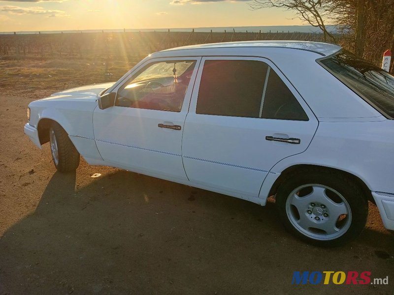 1993' Mercedes-Benz E-Class photo #2