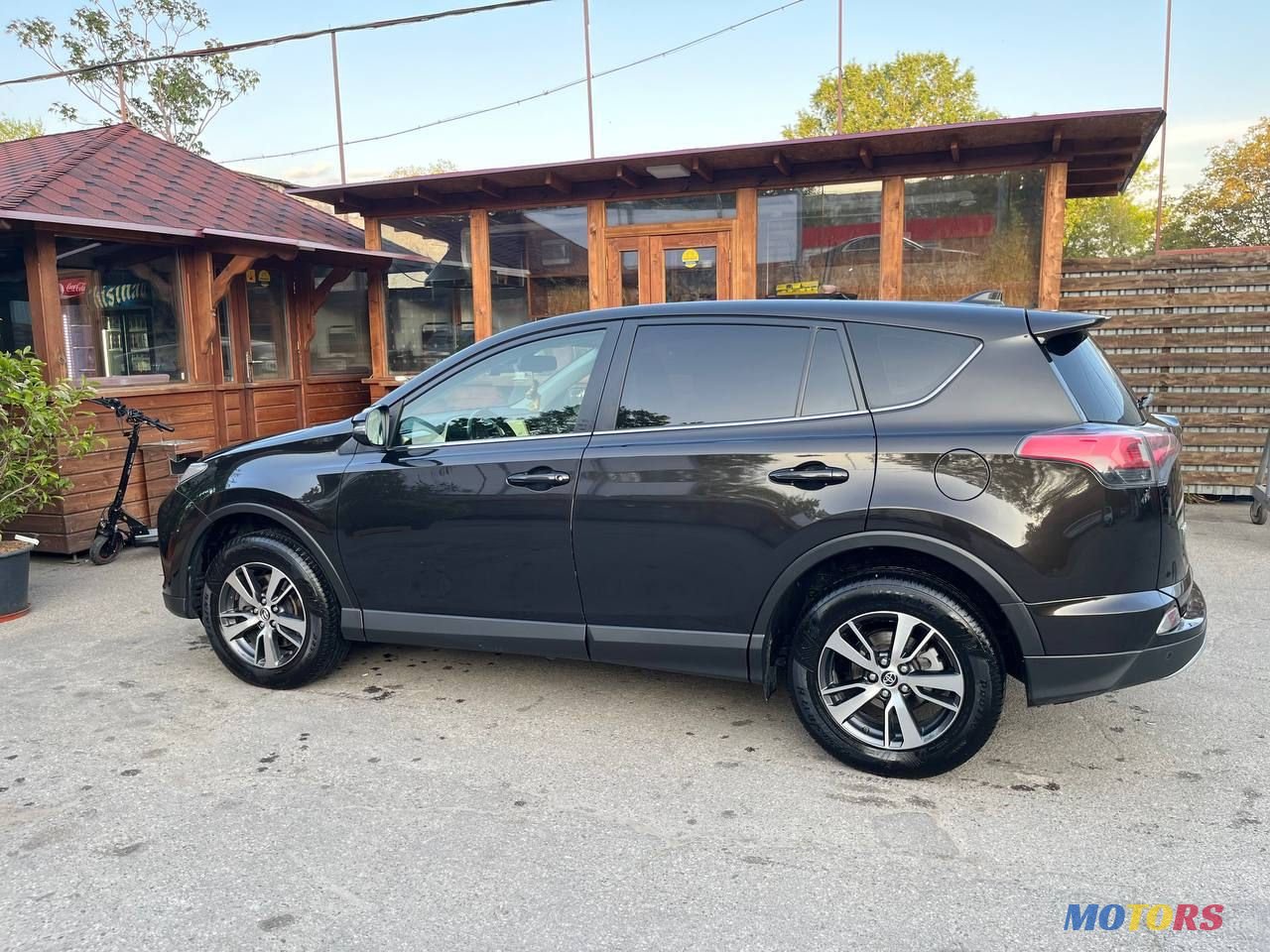 2016' Toyota RAV4 photo #2