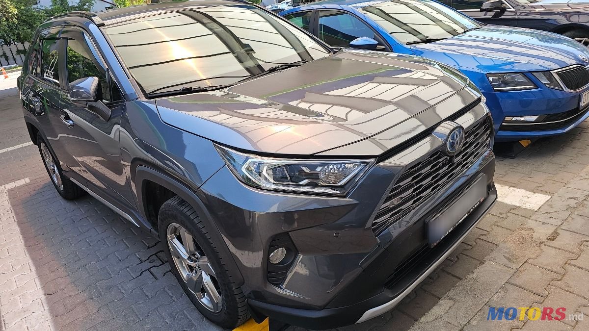 2019' Toyota RAV4 photo #2
