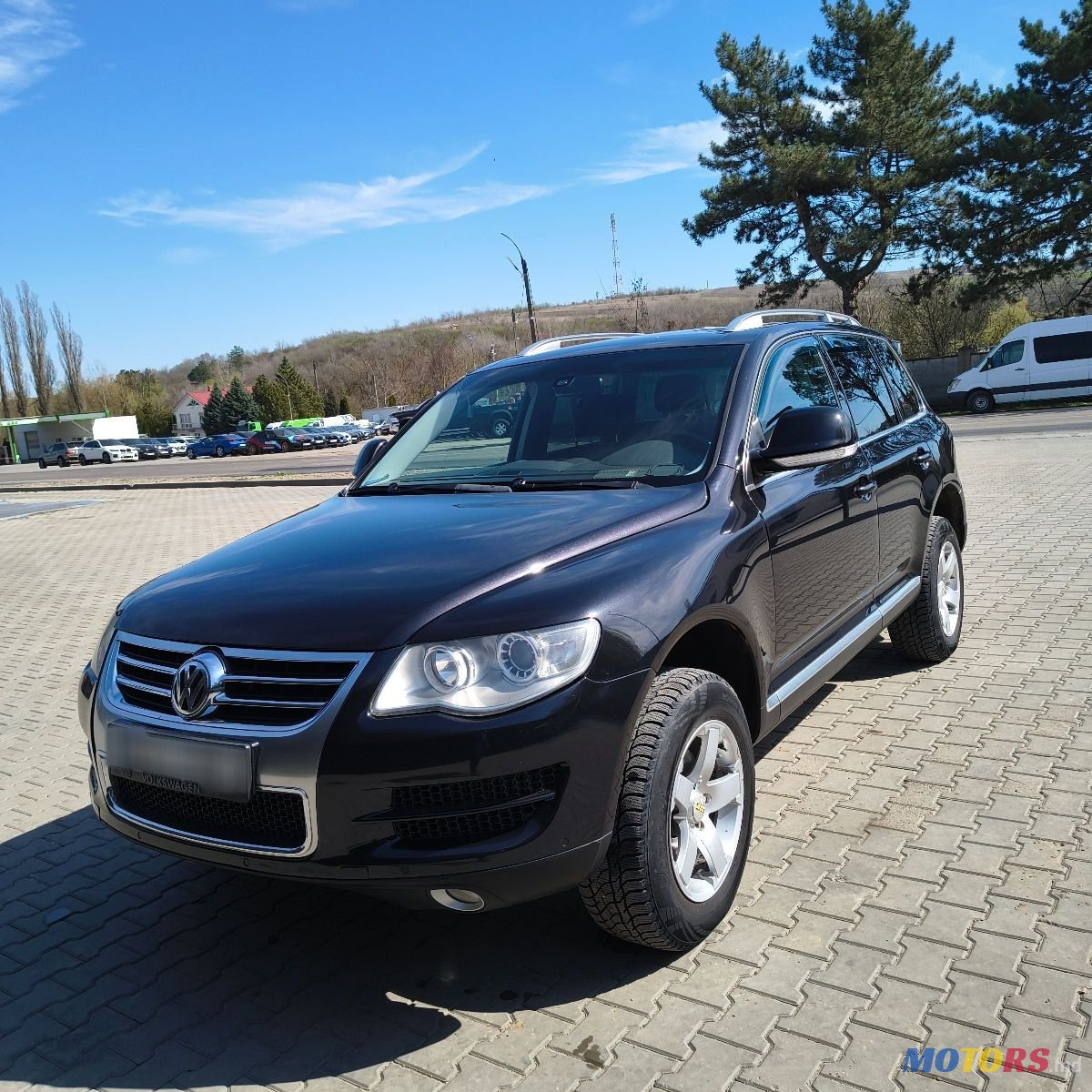 2010' Volkswagen Touareg photo #2