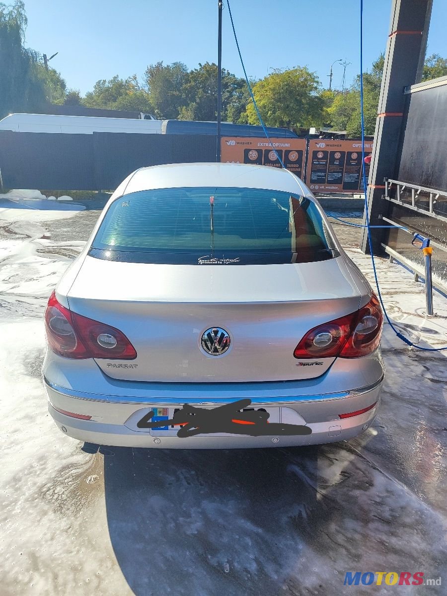 2009' Volkswagen Passat photo #2