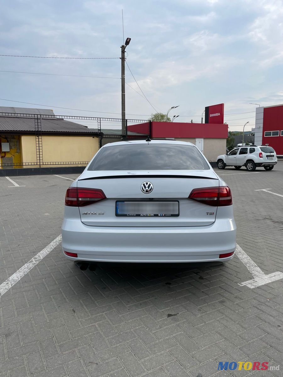 2017' Volkswagen Jetta photo #5