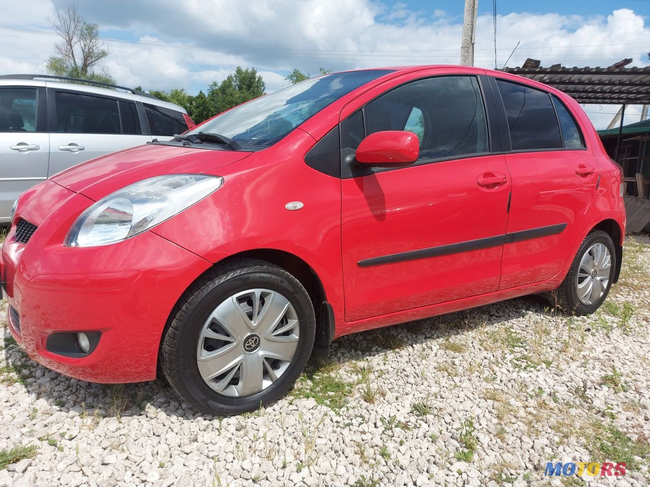 2011' Toyota Yaris photo #2