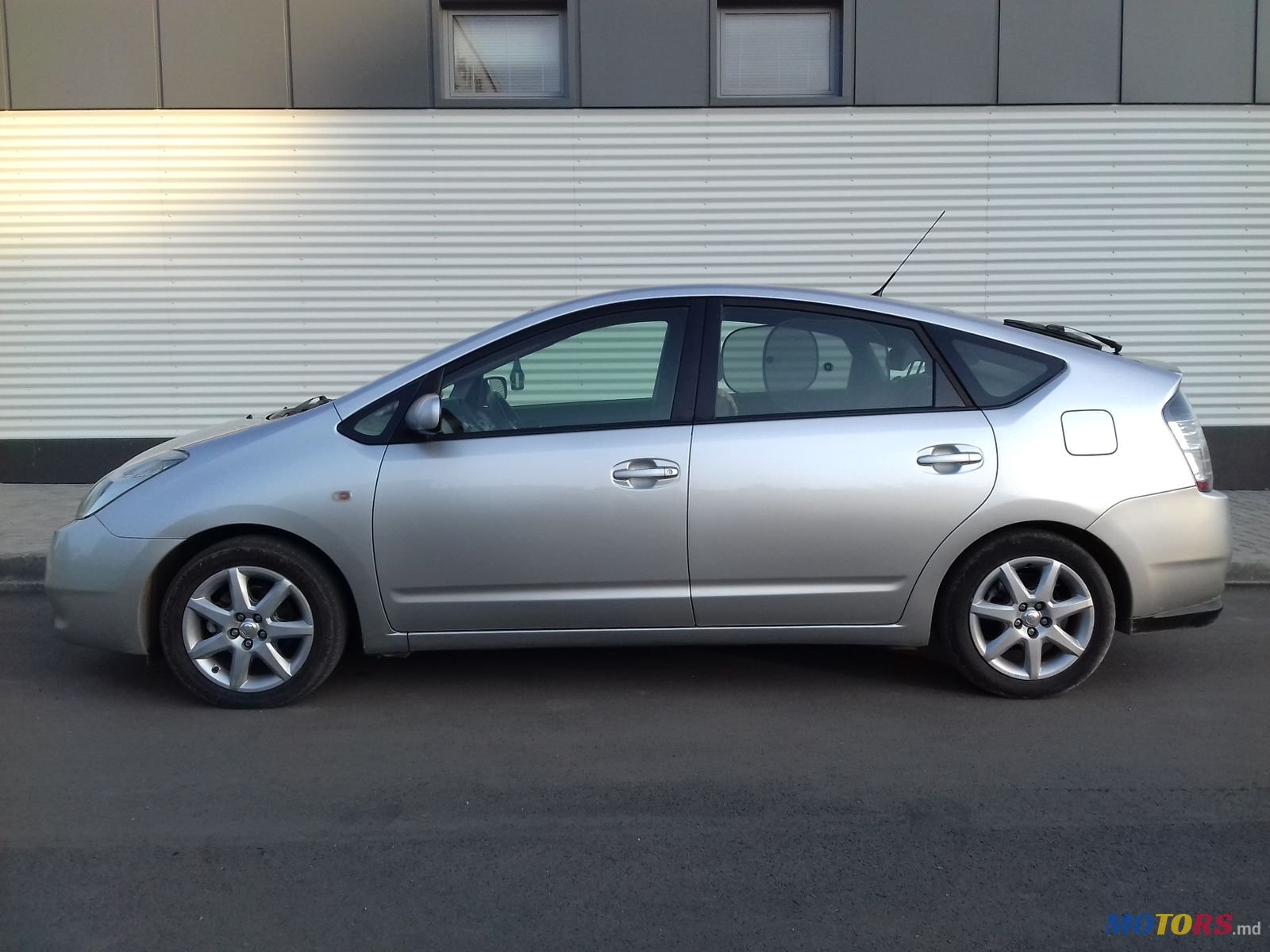 2005' Toyota Prius photo #2