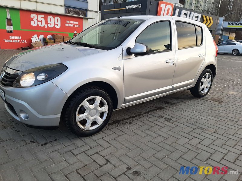 2010' Dacia Sandero photo #6