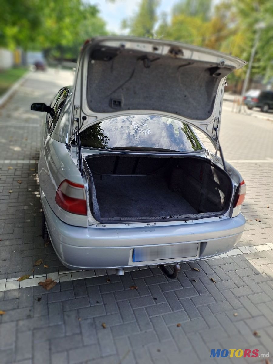 2000' Opel Omega photo #2