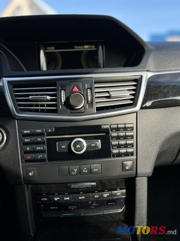 2011' Mercedes-Benz E-Class photo #2