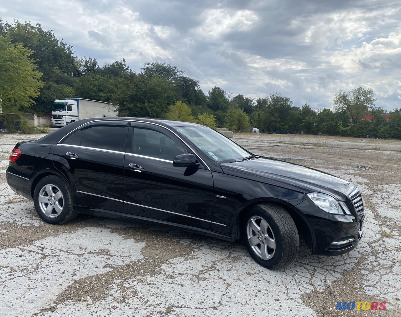 2011' Mercedes-Benz E Класс photo #2