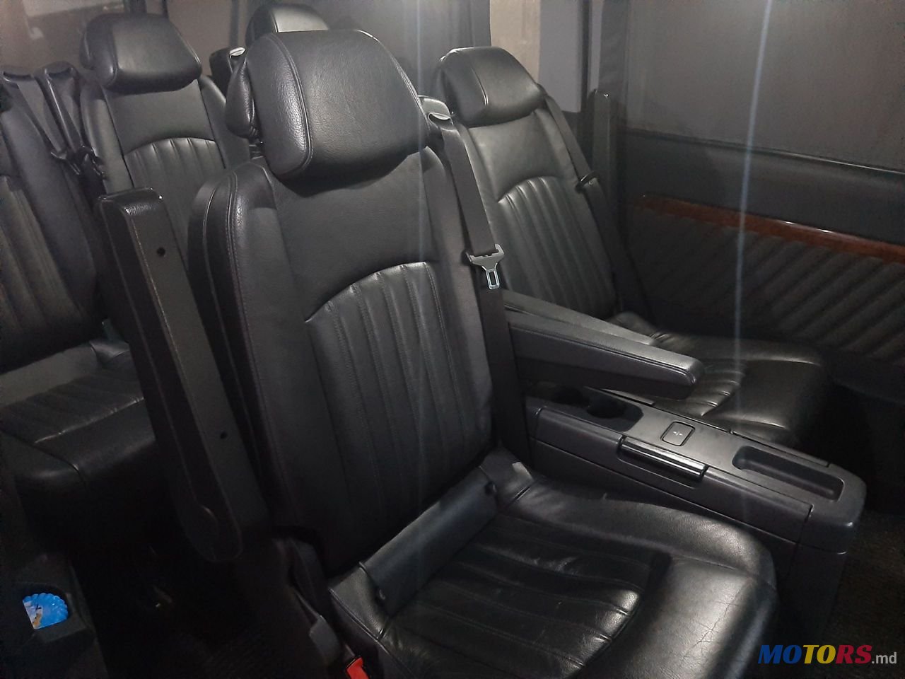 2011' Mercedes-Benz Viano photo #4