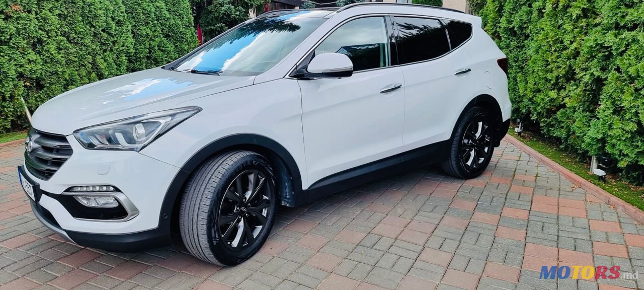 2016' Hyundai Santa Fe photo #2
