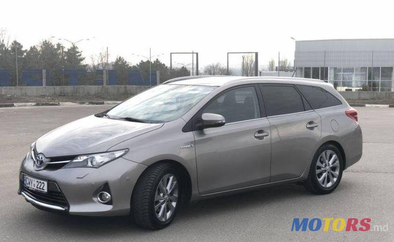 2013' Toyota Auris photo #1