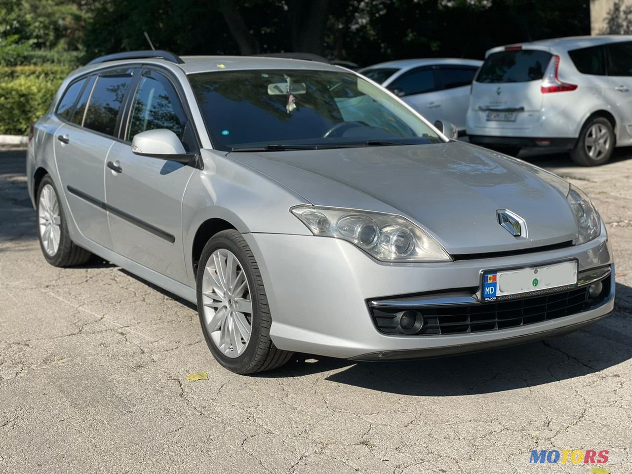 2008' Renault Laguna photo #2