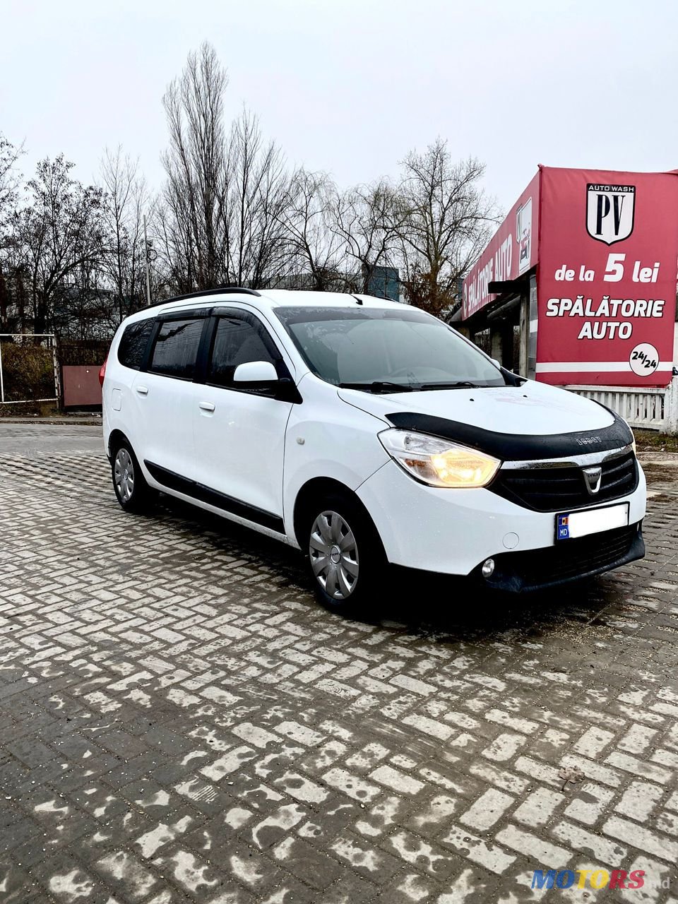 2013' Dacia Lodgy photo #1