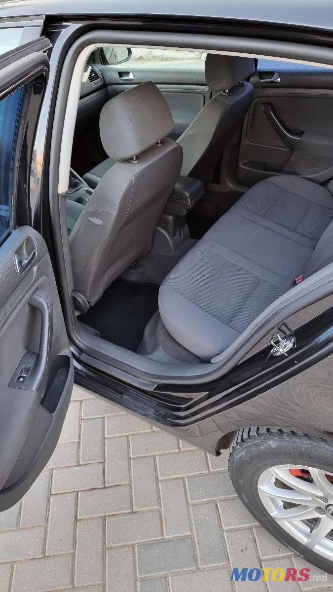 2004' Volkswagen Golf photo #6