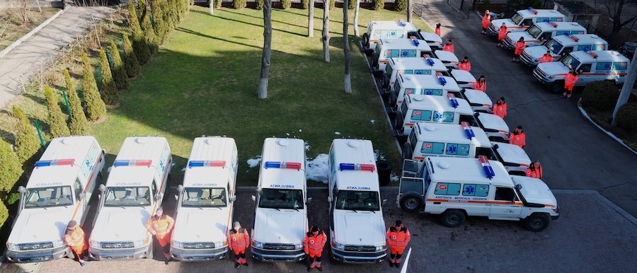 Pentru a ajunge oriunde în ţară! Moldova a primit un lot de ambulanțe pe bază de Land Cruiser 70