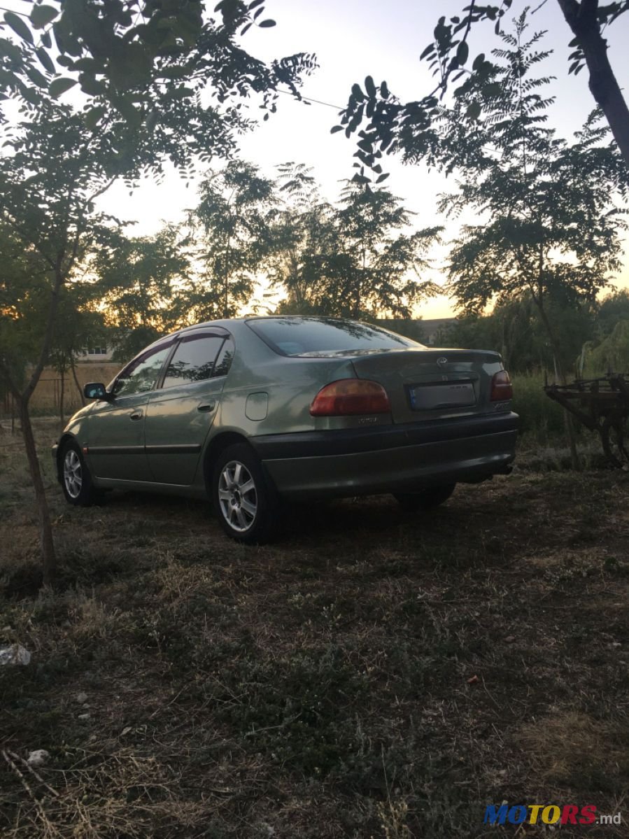 2001' Toyota Avensis photo #6