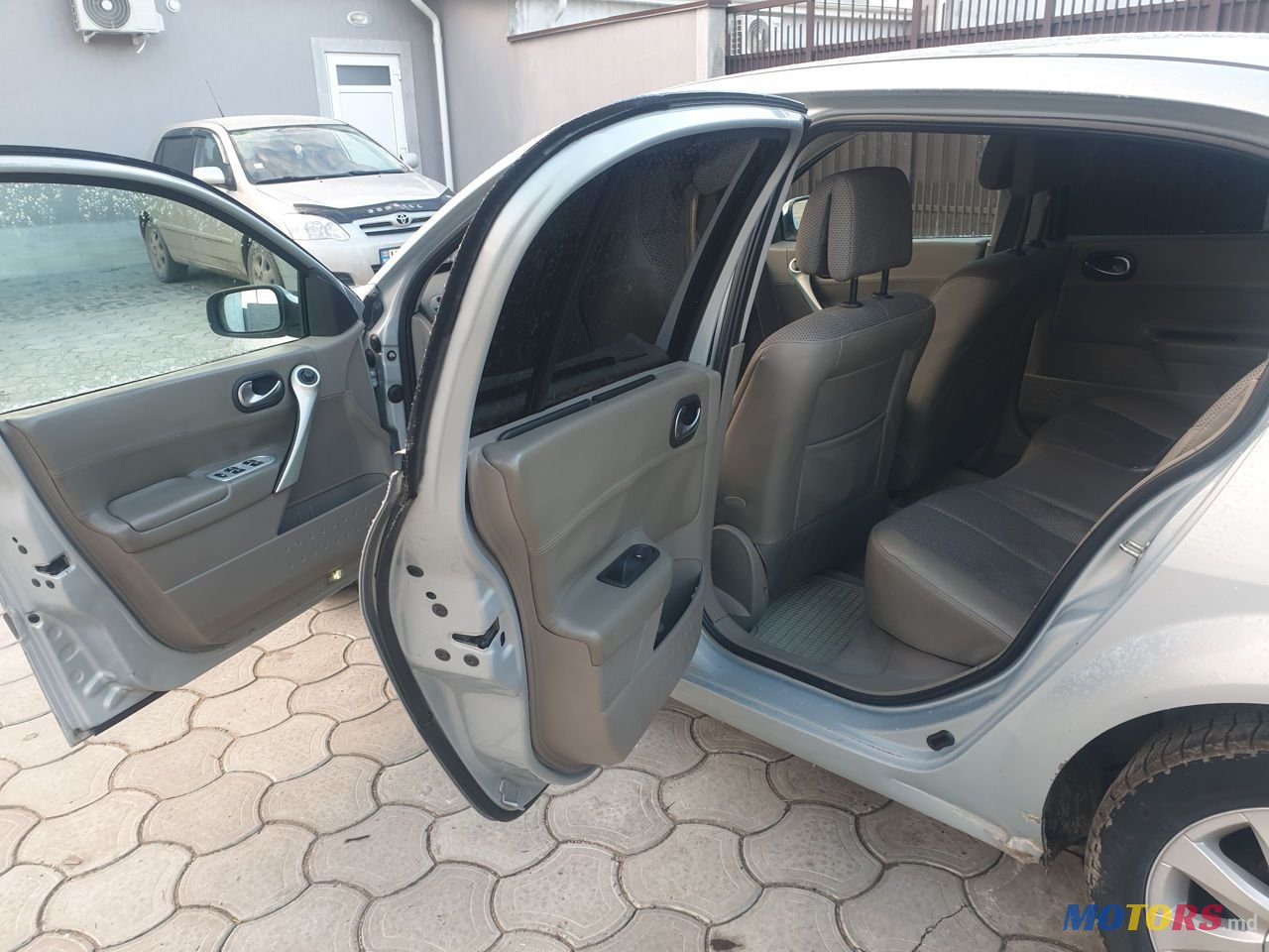 2004' Renault Megane photo #5