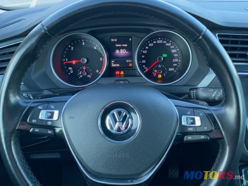 2019' Volkswagen Tiguan photo #6