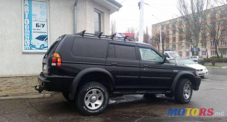 2003' Mitsubishi Pajero Sport photo #2