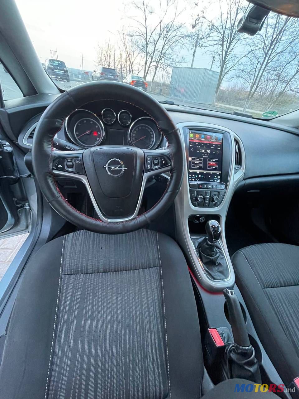 2012' Opel Astra photo #3