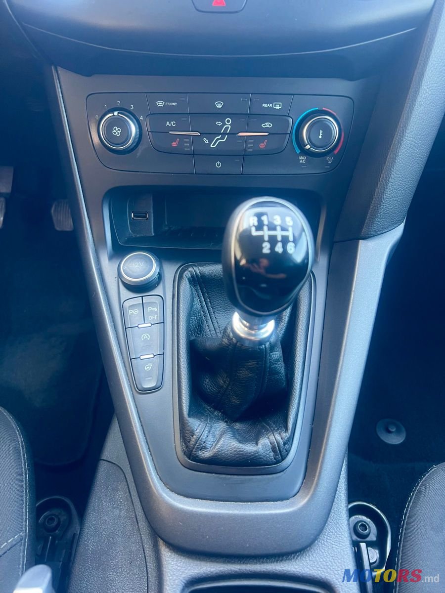 2017' Ford Focus photo #6