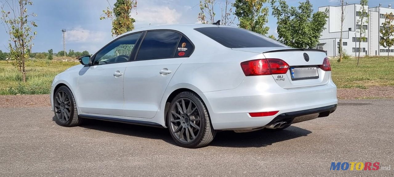 2012' Volkswagen Jetta photo #6