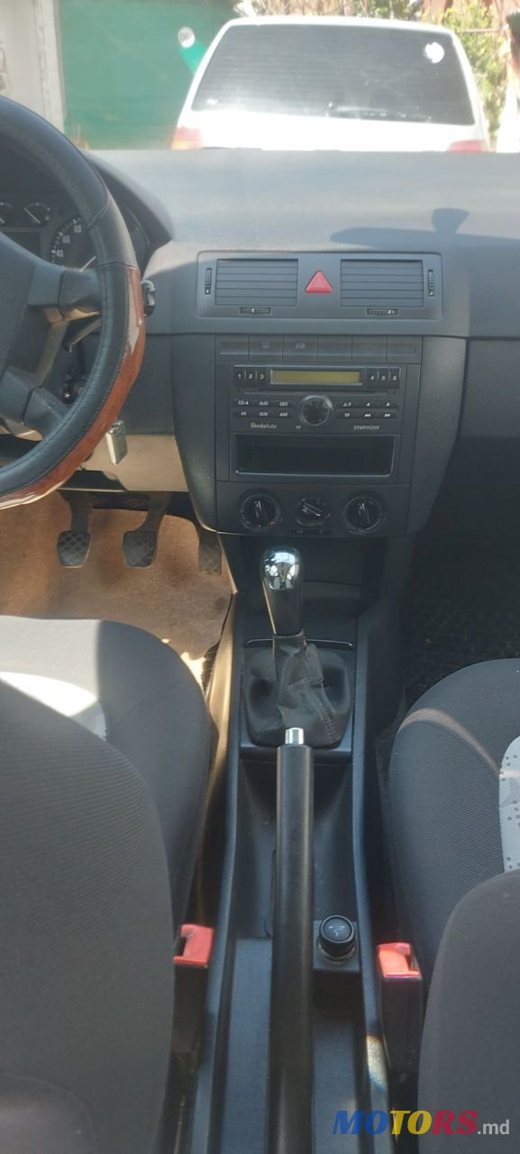 2004' Skoda Fabia photo #2