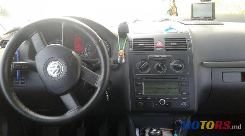 2007' Volkswagen Touran photo #1