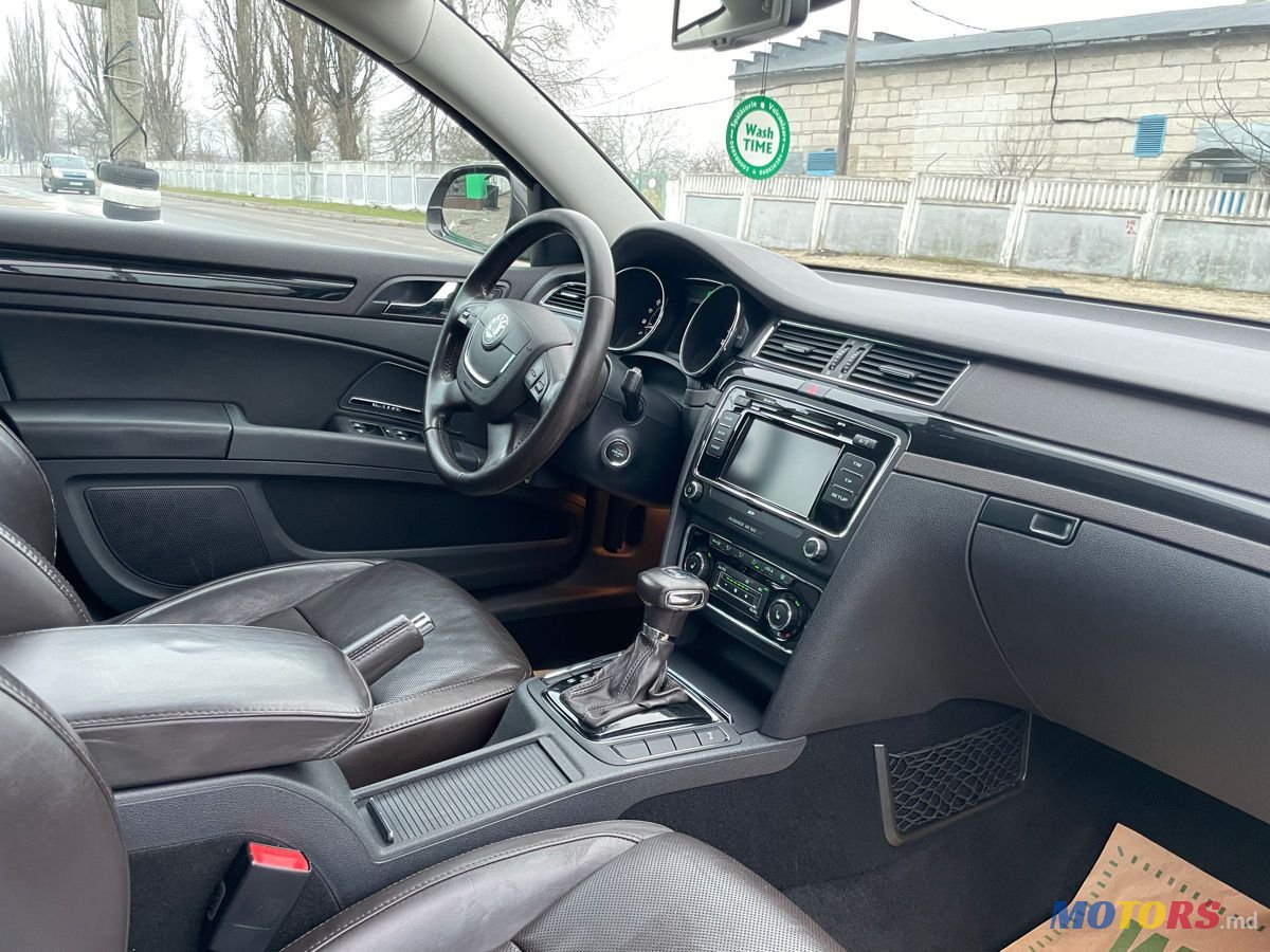 2012' Skoda Superb photo #4