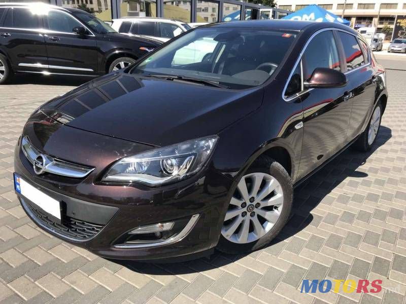 2012' Opel Astra photo #3