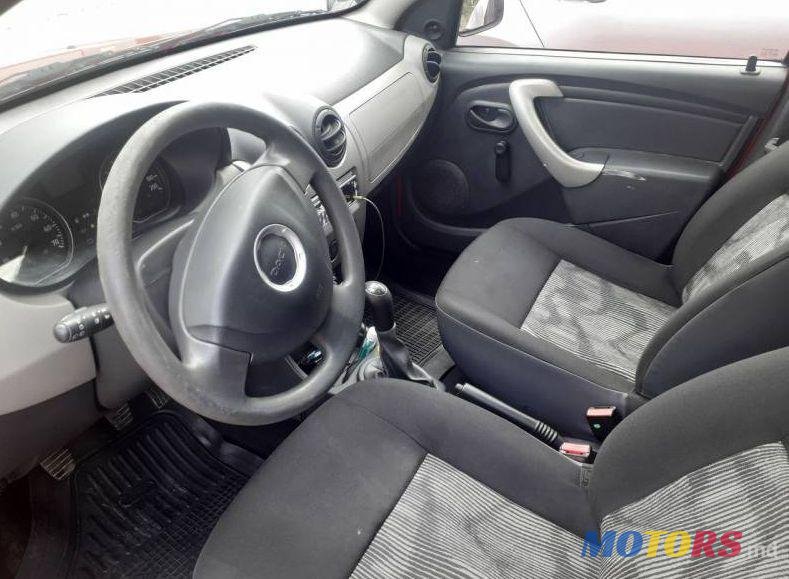 2008' Dacia Sandero photo #1