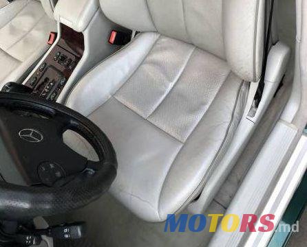 2001' Mercedes-Benz E photo #3