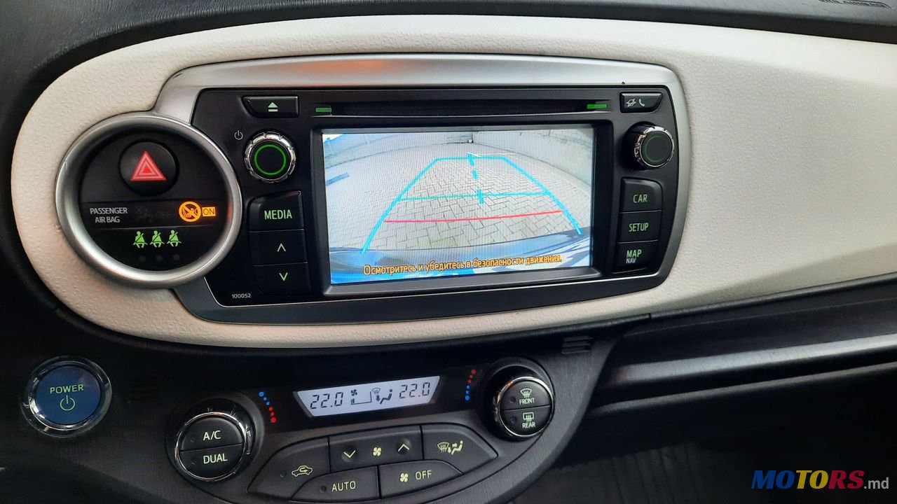 2012' Toyota Yaris photo #6