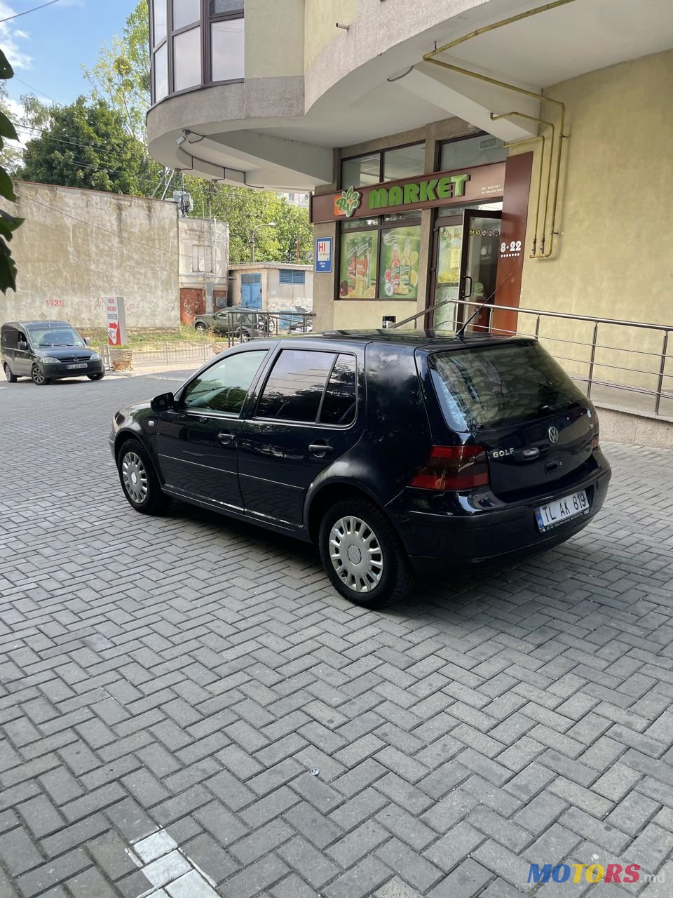 2002' Volkswagen Golf photo #3