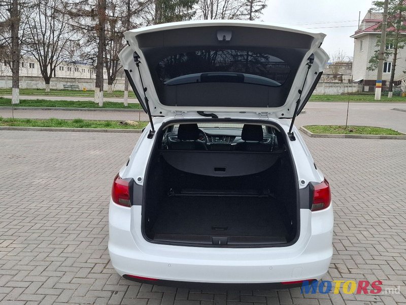 2020' Opel Astra photo #5