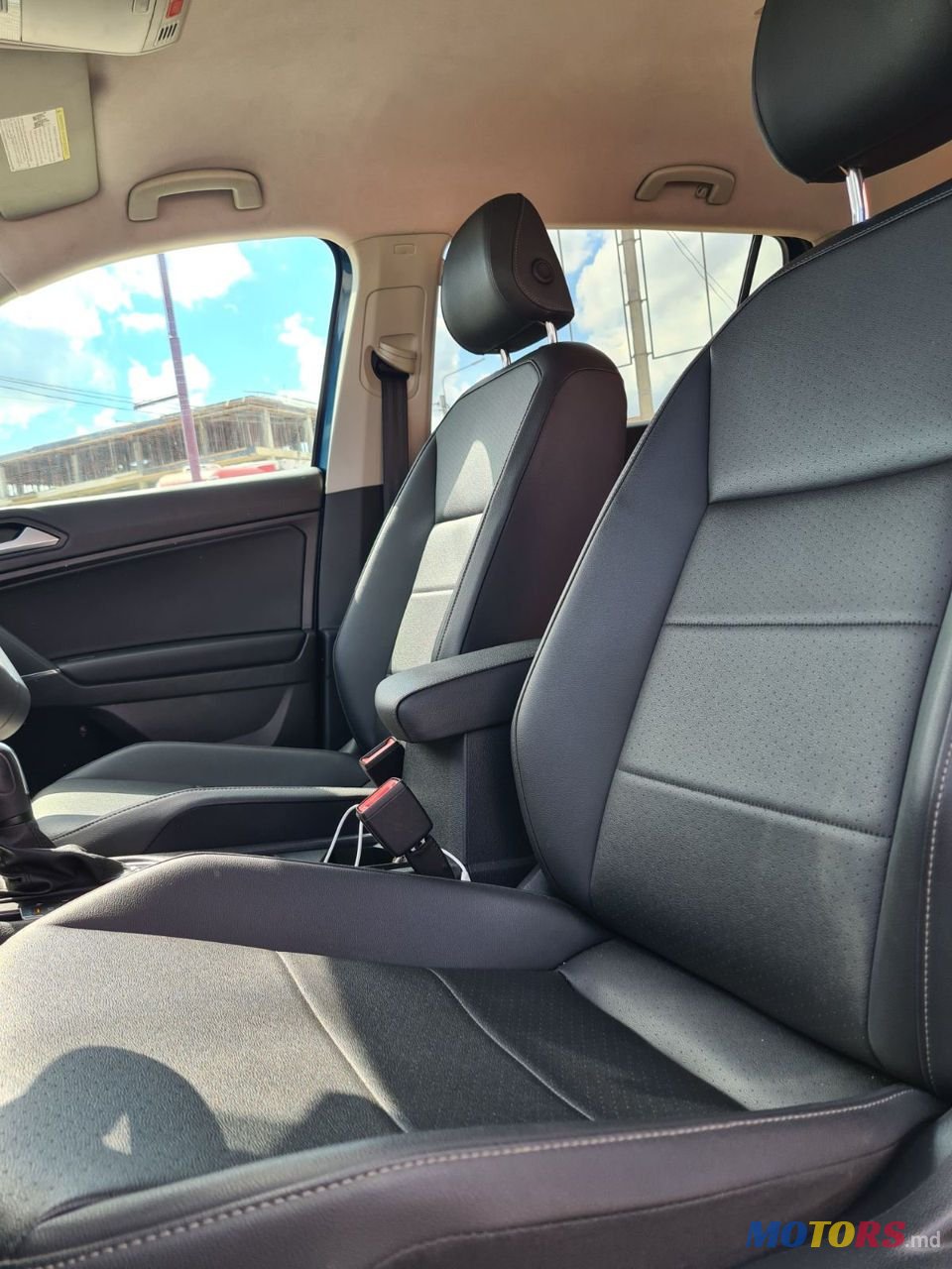 2020' Volkswagen Tiguan photo #5