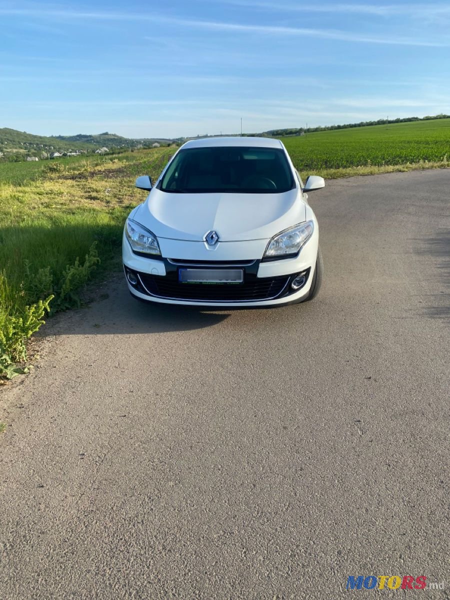 2012' Renault Megane photo #2