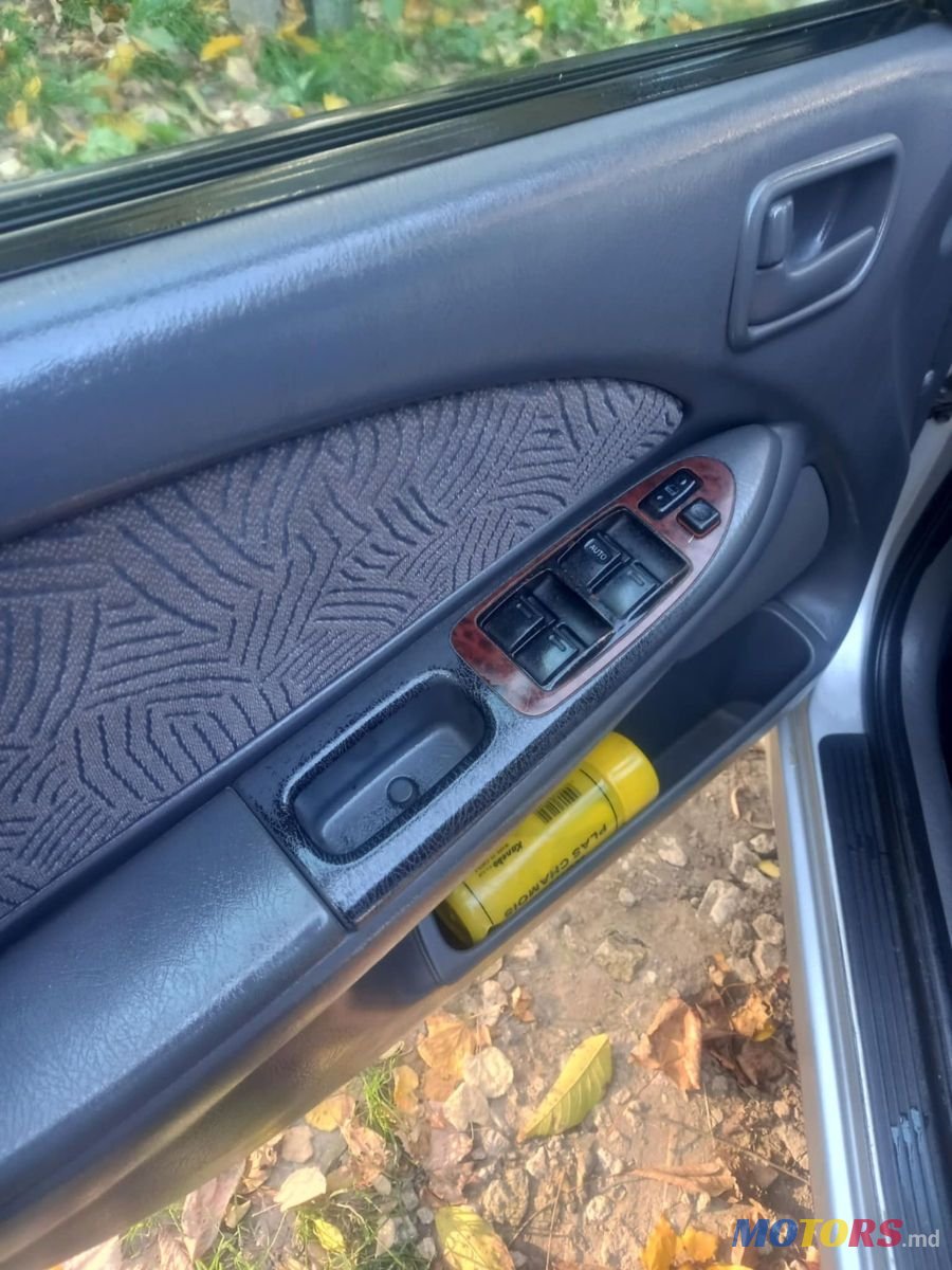 1998' Toyota Avensis photo #5