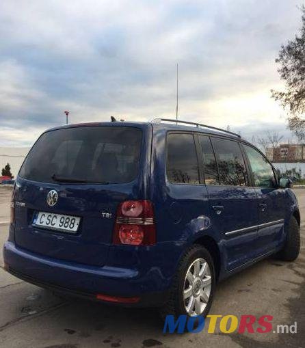 2008' Volkswagen Touran photo #1
