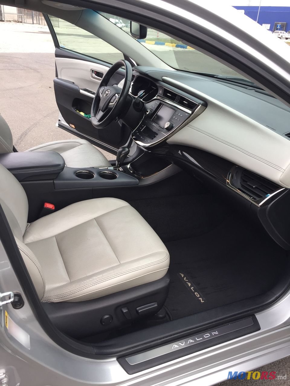 2013' Toyota Avalon photo #6