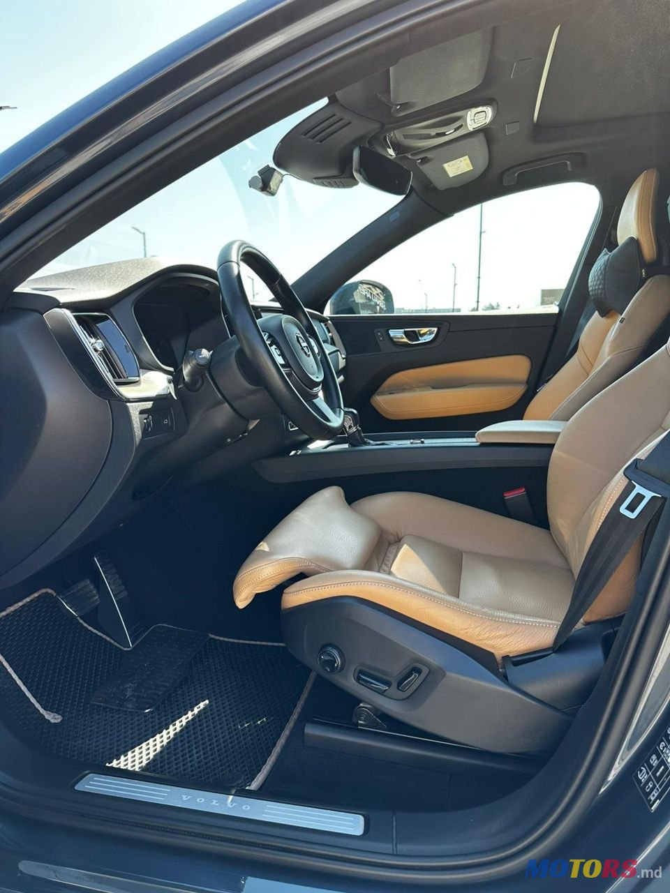 2017' Volvo XC60 photo #6