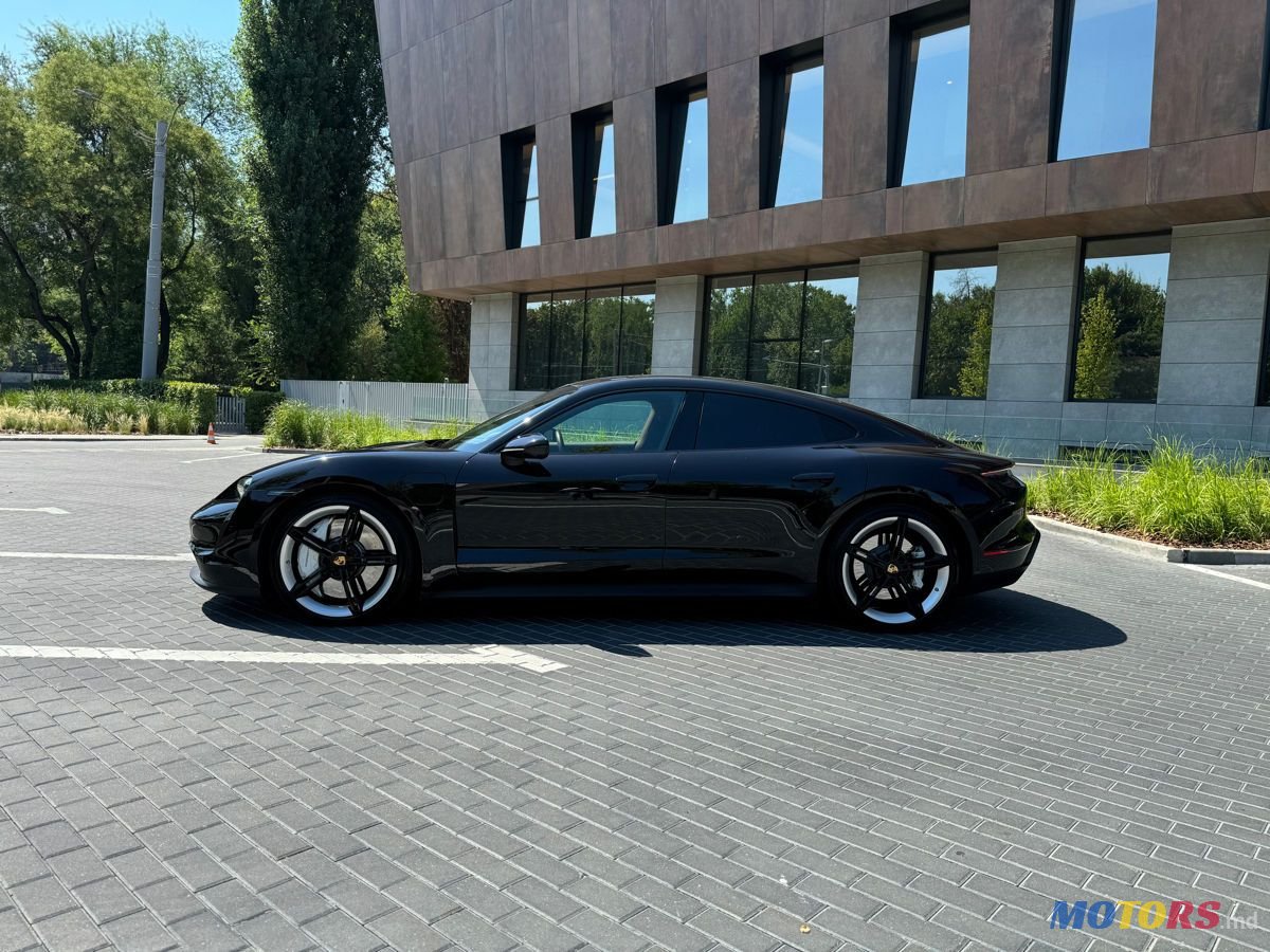 2020' Porsche Taycan photo #2