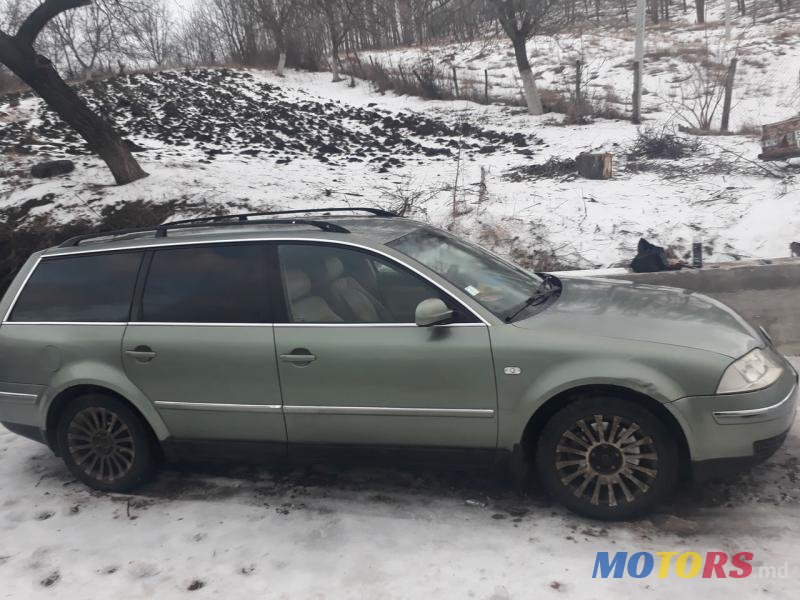 2002' Volkswagen Passat photo #2