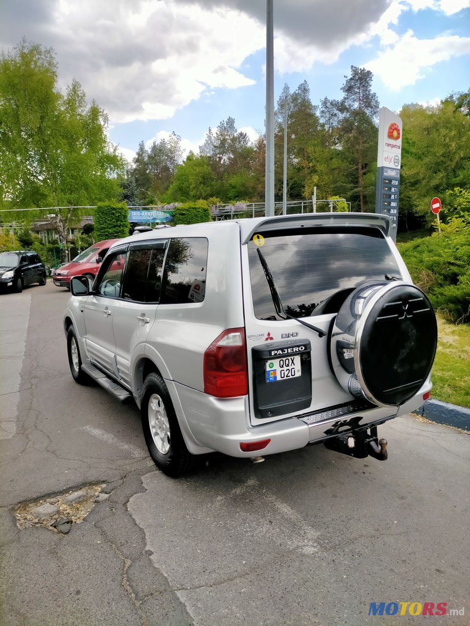 2001' Mitsubishi Pajero photo #4