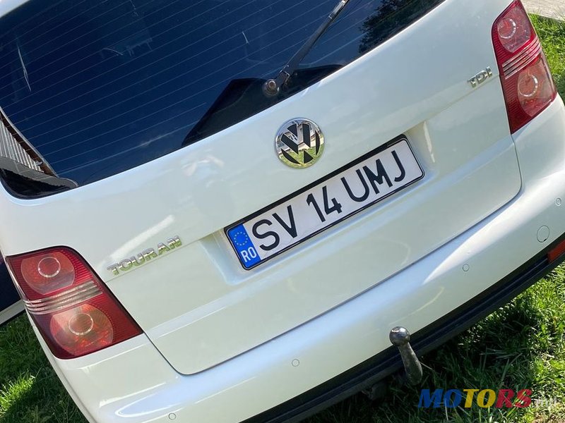 2008' Volkswagen Touran photo #4