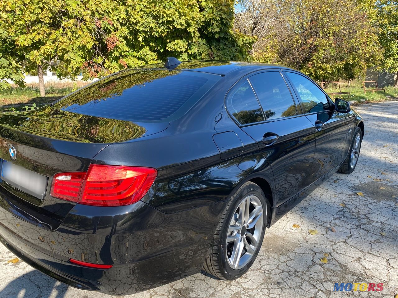 2012' BMW 5 Series photo #2