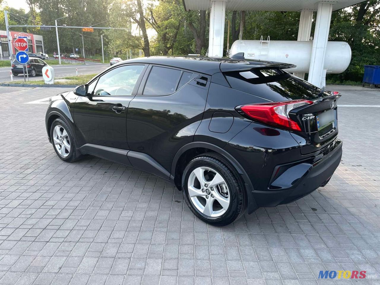 2019' Toyota C-HR photo #5