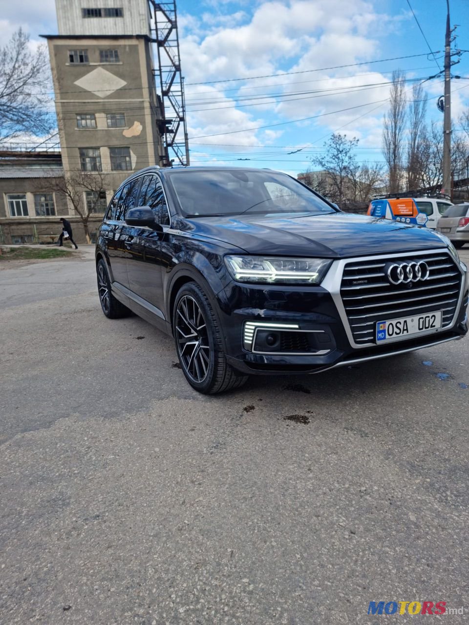 2016' Audi Q7 E-Tron photo #2