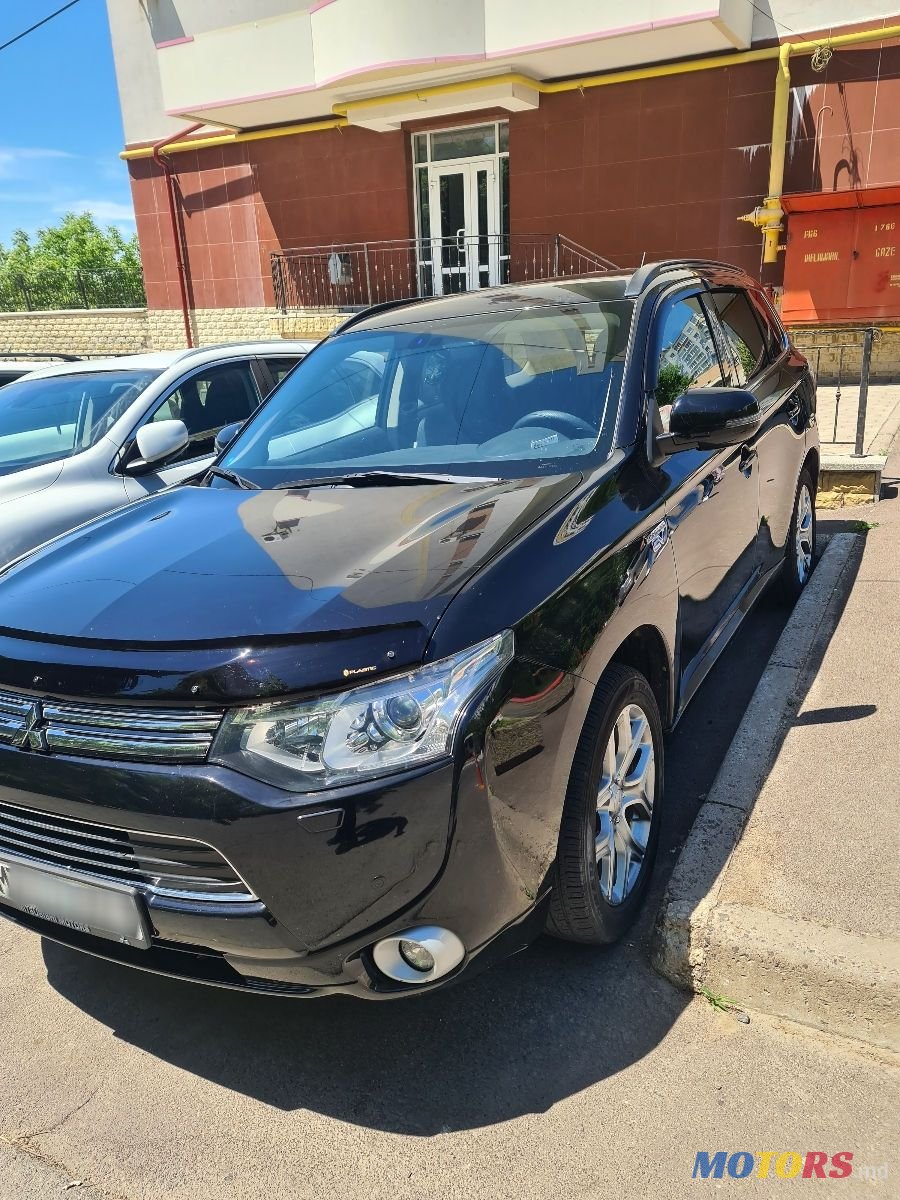 2014' Mitsubishi Outlander photo #5