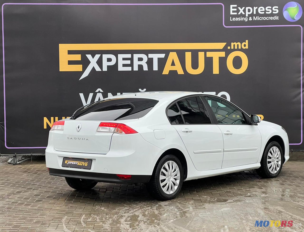 2010' Renault Laguna photo #5
